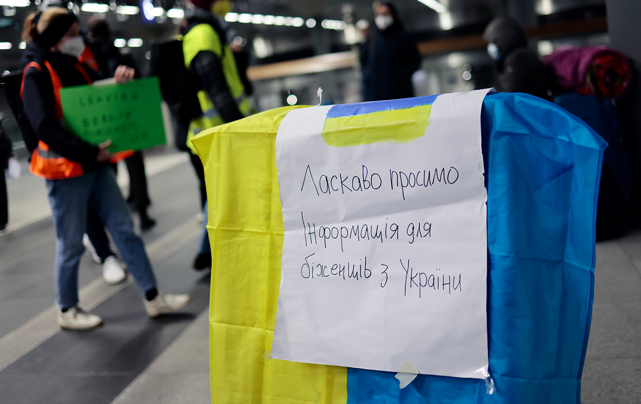 Виїзд за кордон під час війни: які документи потрібні, кого пропускають, а кого - ні